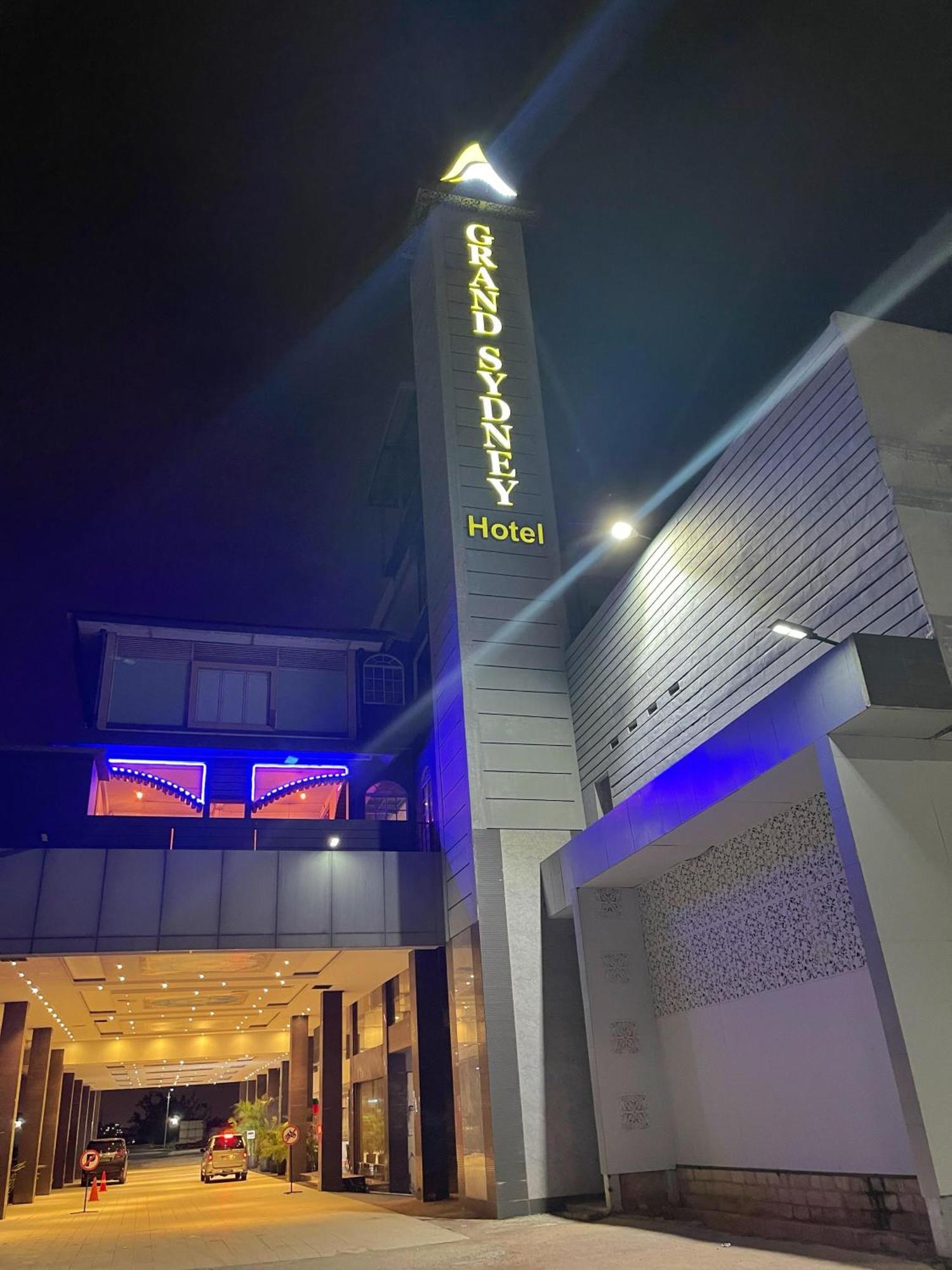Grand Sydney Hotel Batam Exterior photo